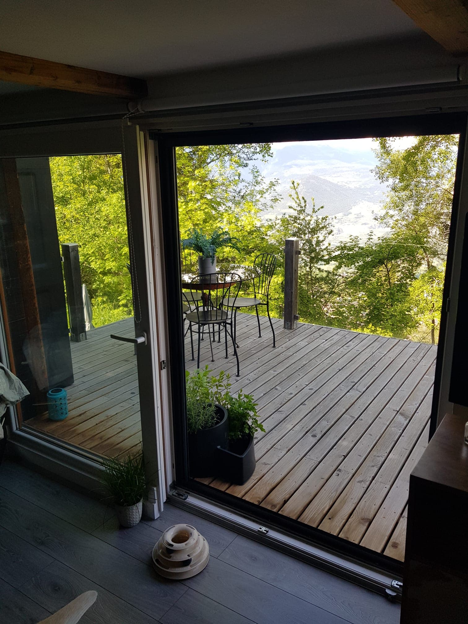 Changements des fenêtres dans un chalet — Mayens de Sion