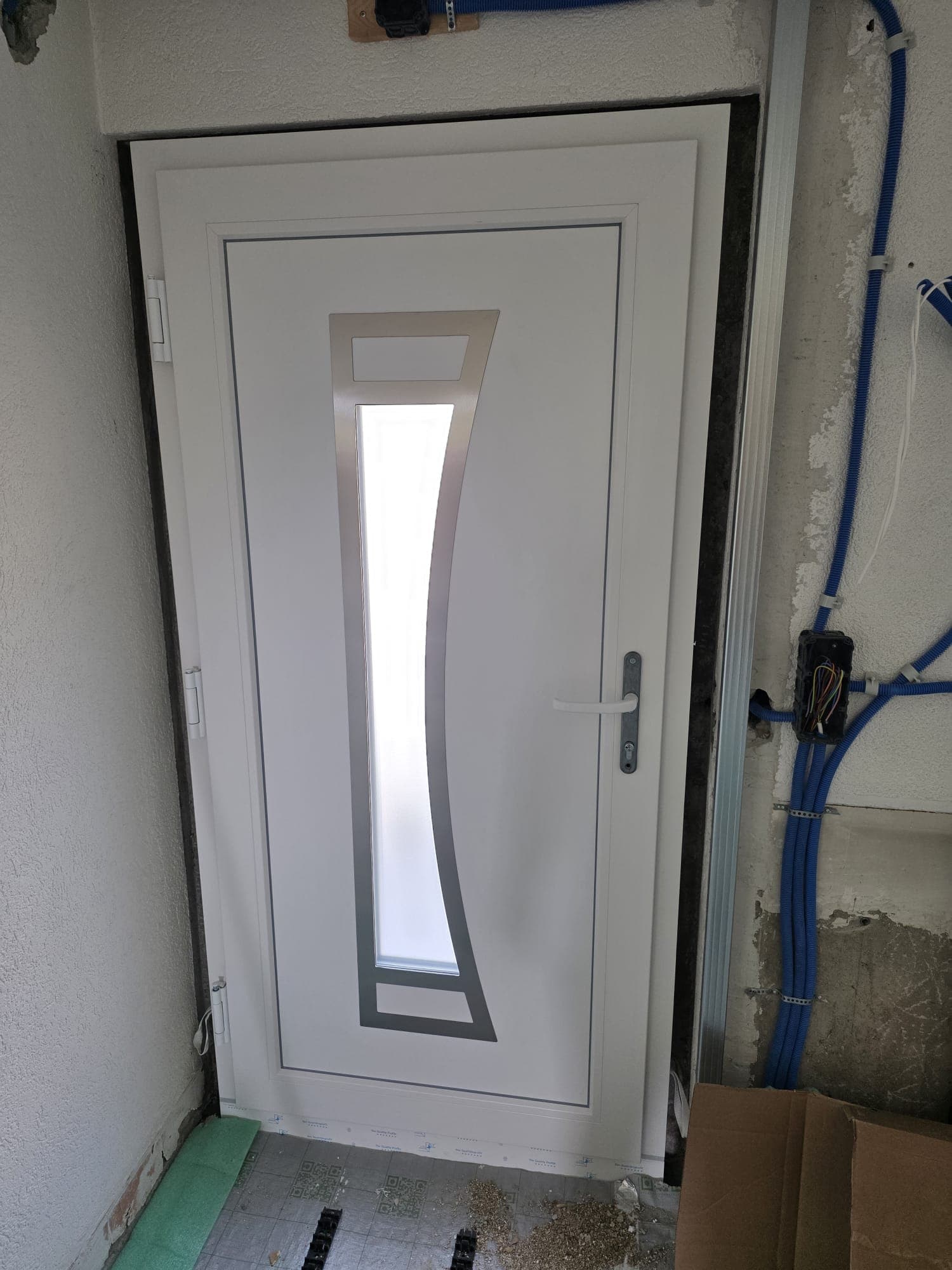 Pose de portes PVC maison — Ollon